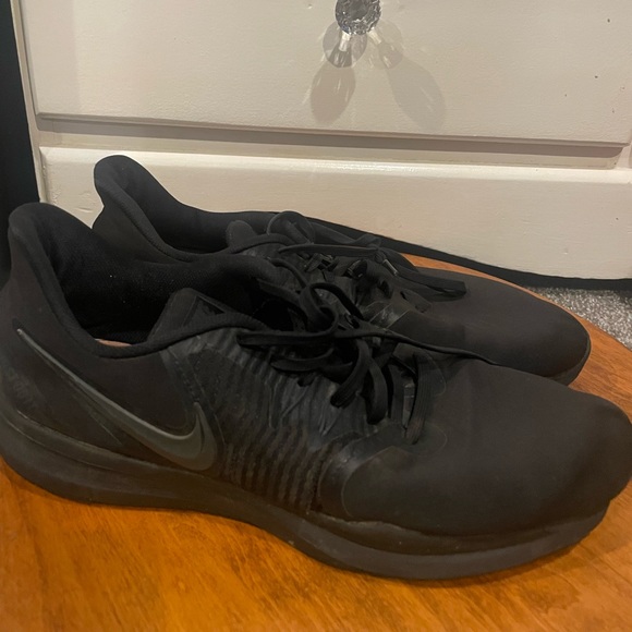 Nike - Picture 2 of 4